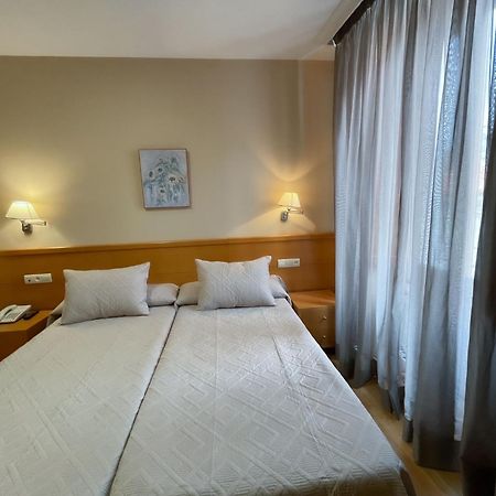Hotel Castilla Caces Εξωτερικό φωτογραφία