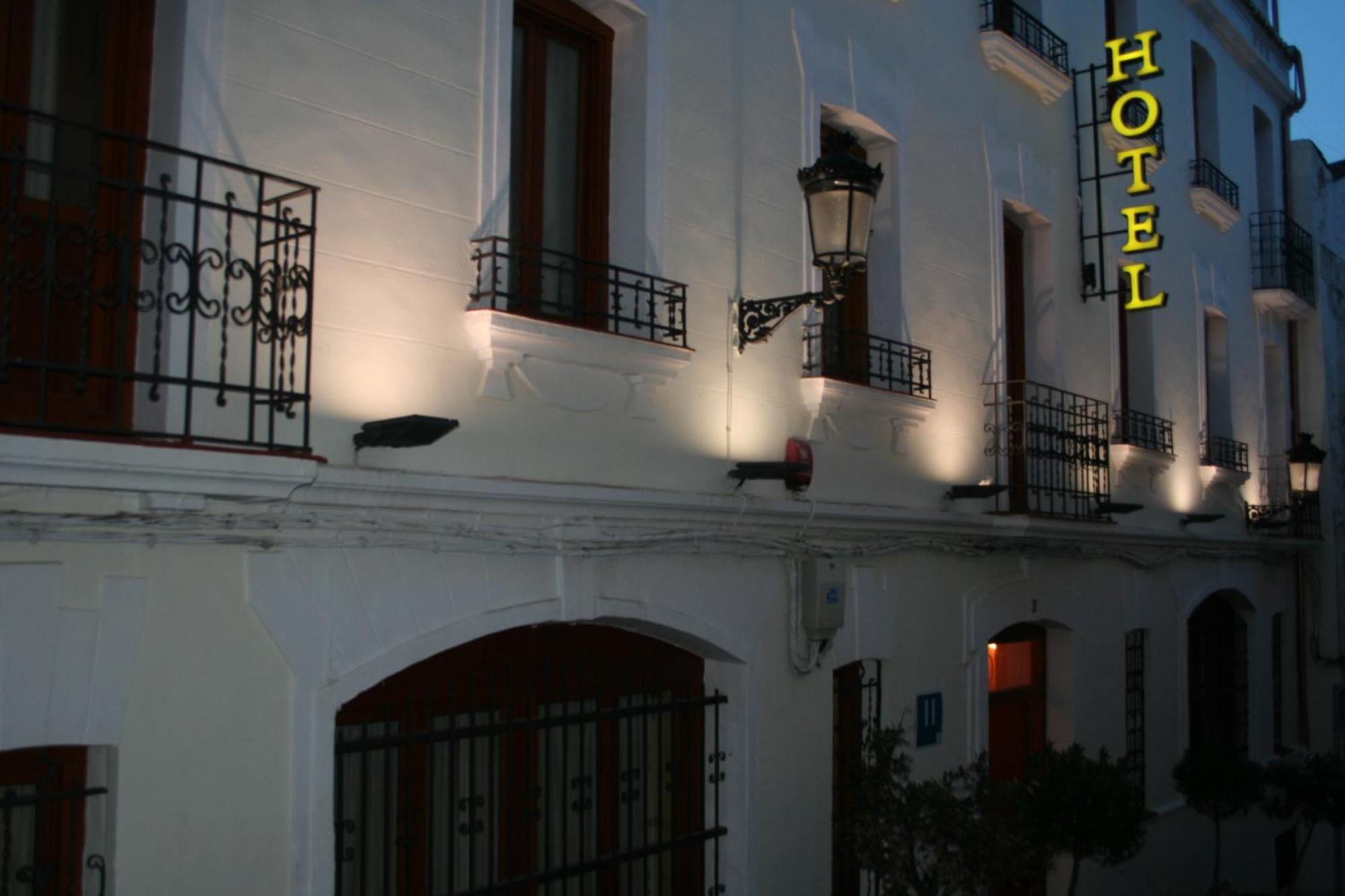 Hotel Castilla Caces Εξωτερικό φωτογραφία