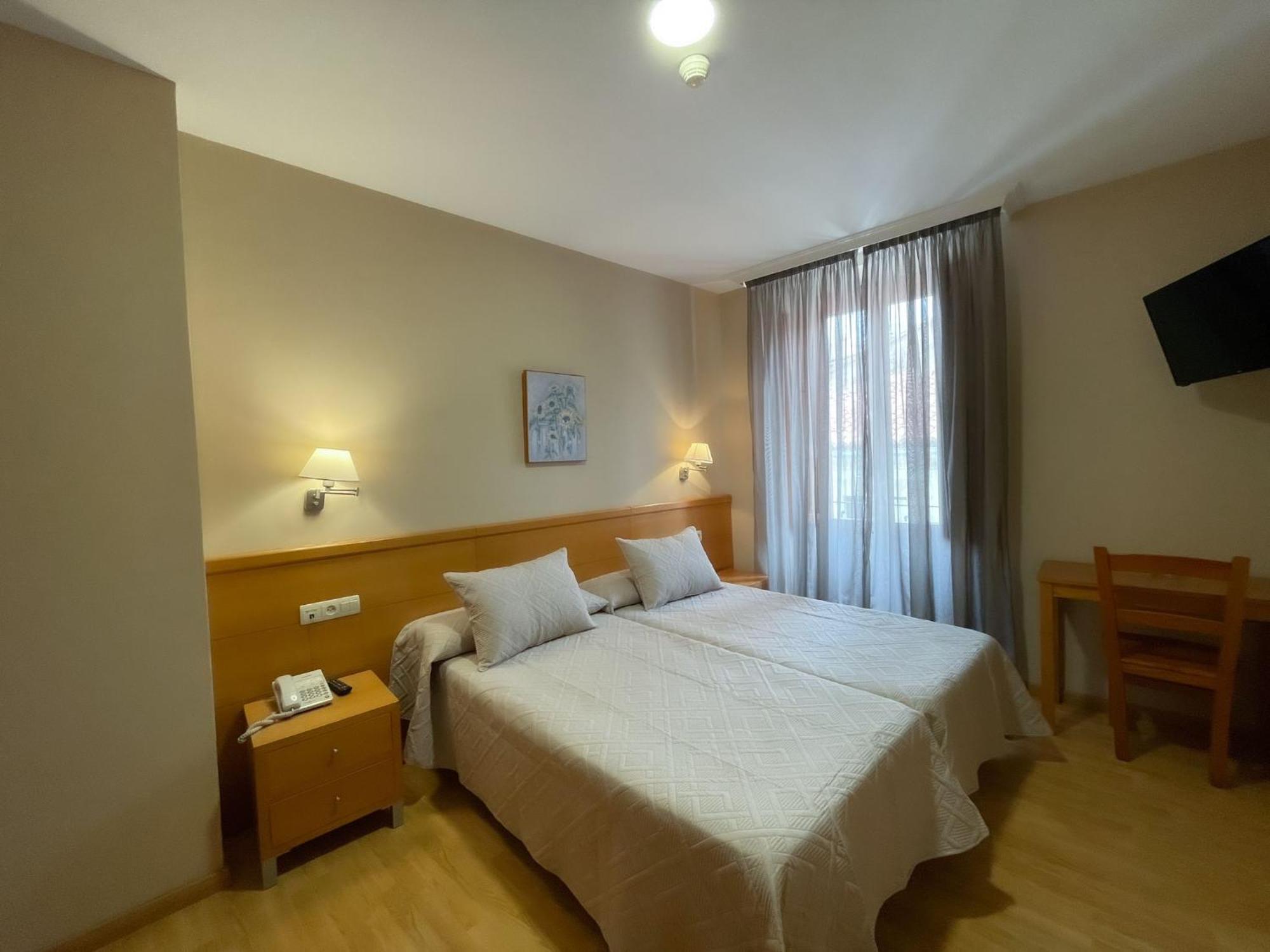 Hotel Castilla Caces Εξωτερικό φωτογραφία