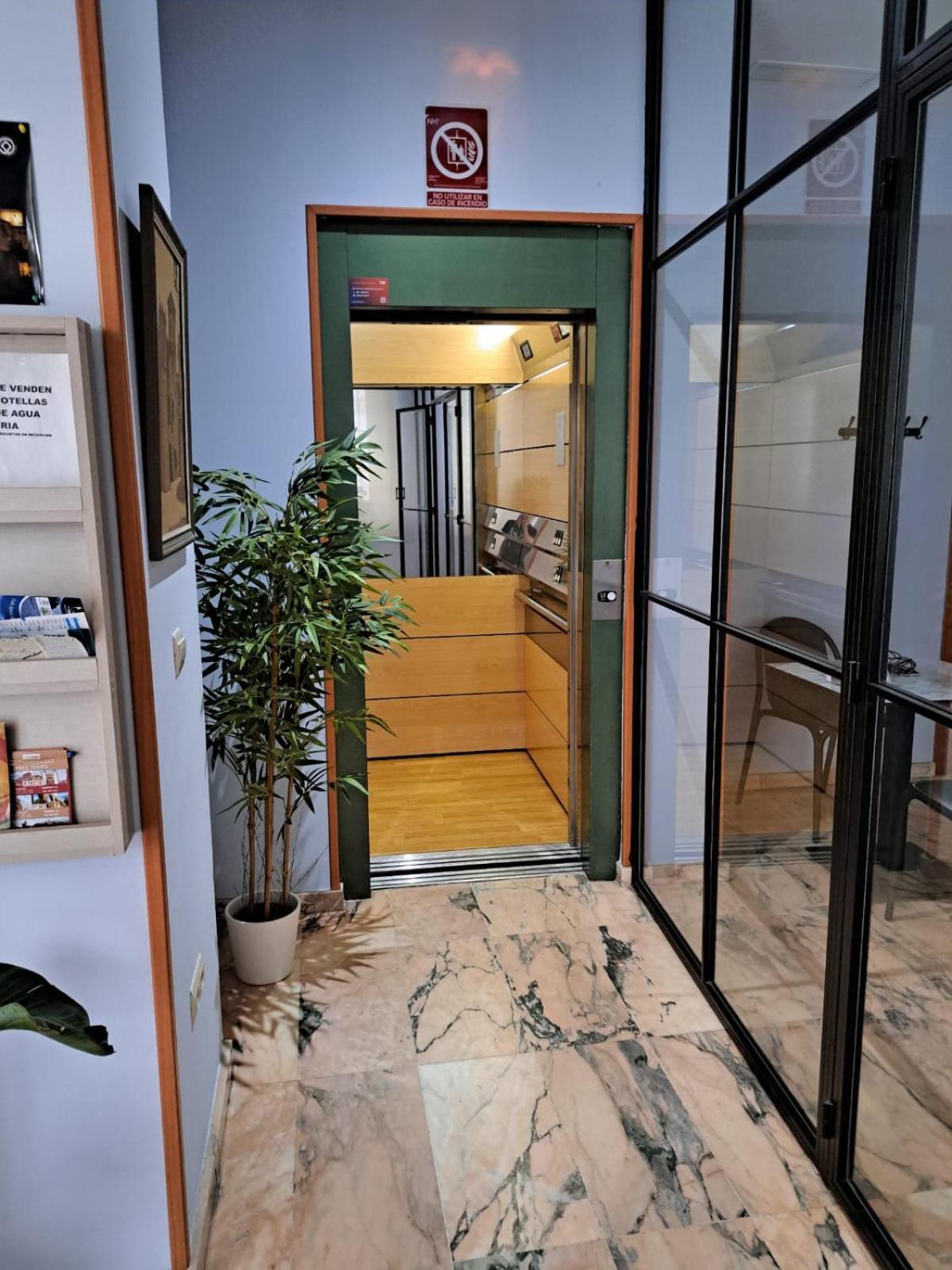 Hotel Castilla Caces Εξωτερικό φωτογραφία
