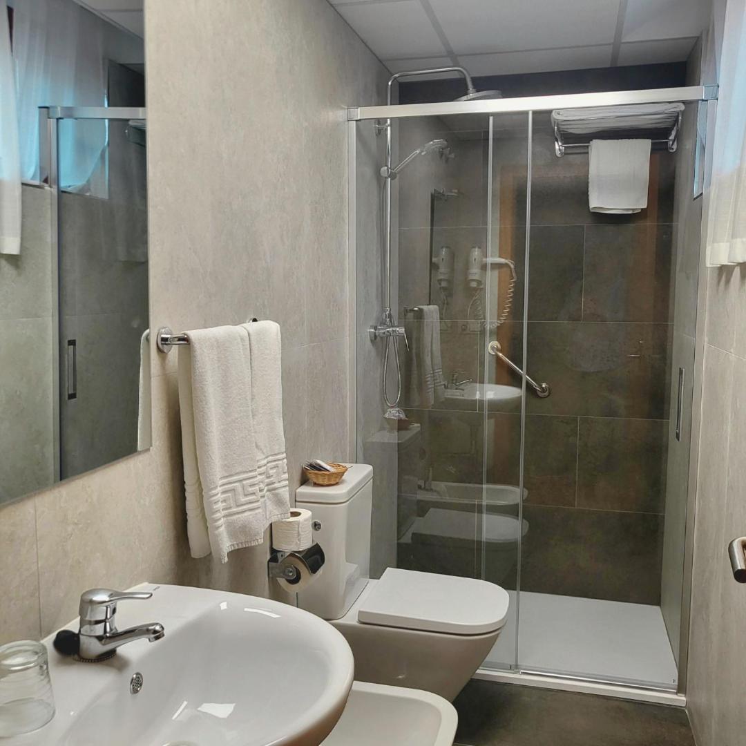 Hotel Castilla Caces Εξωτερικό φωτογραφία