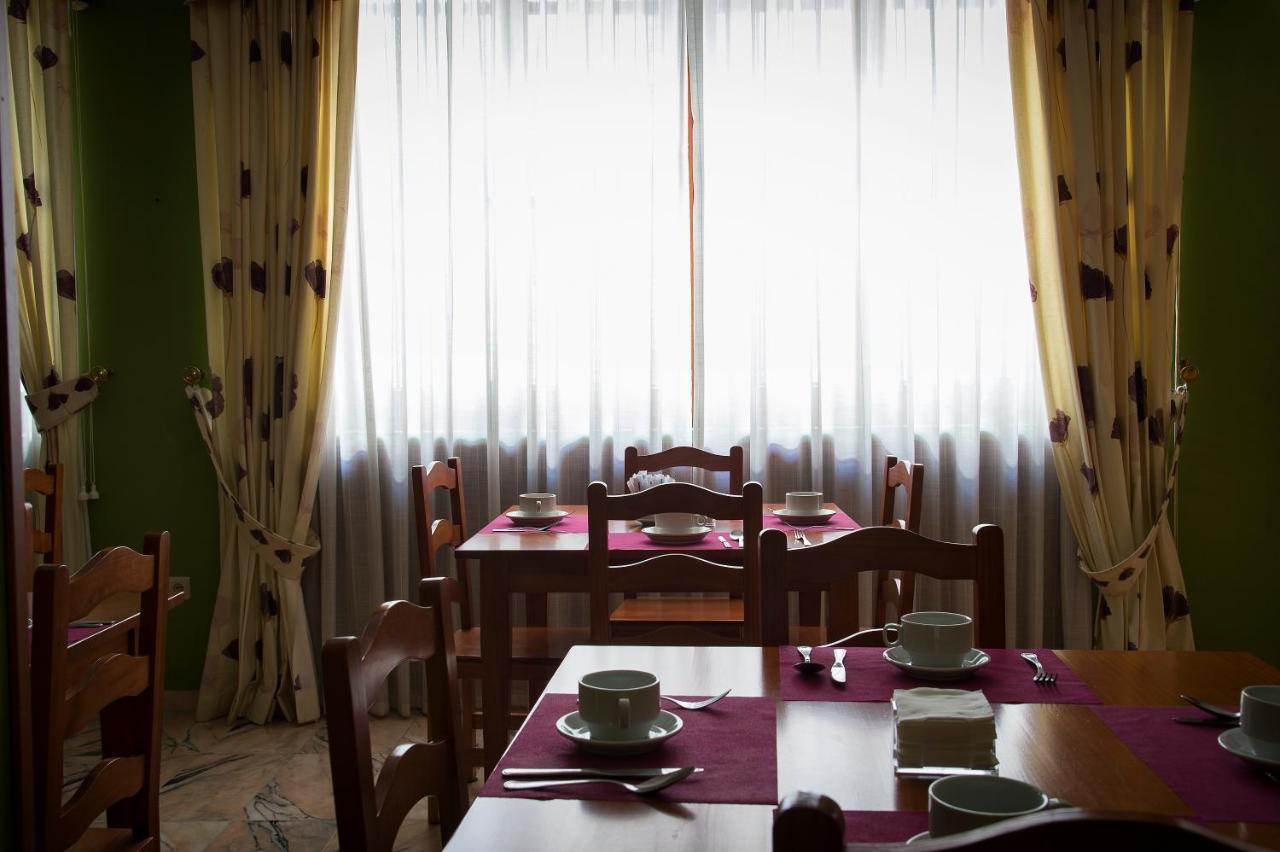 Hotel Castilla Caces Εξωτερικό φωτογραφία