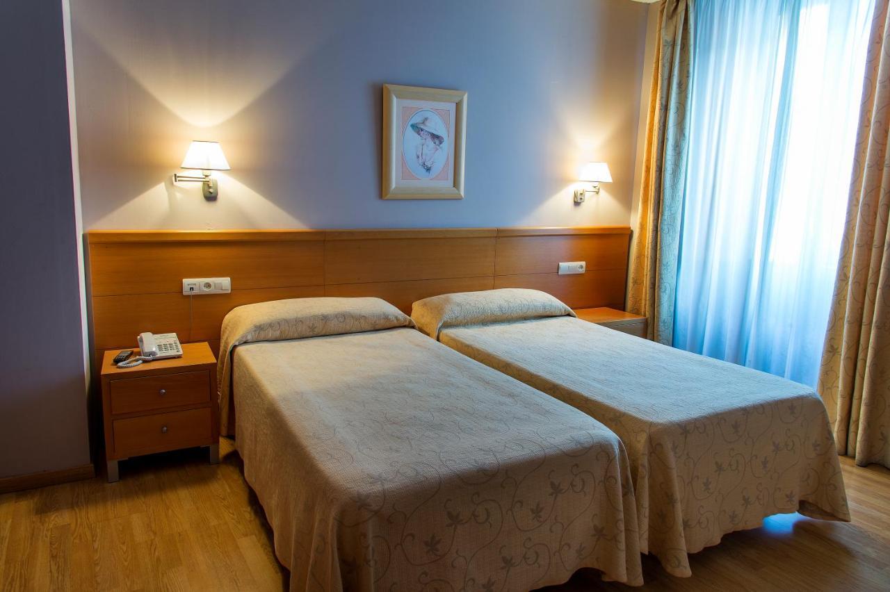 Hotel Castilla Caces Εξωτερικό φωτογραφία