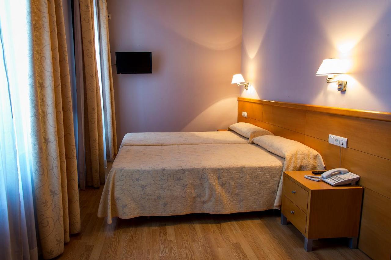 Hotel Castilla Caces Εξωτερικό φωτογραφία